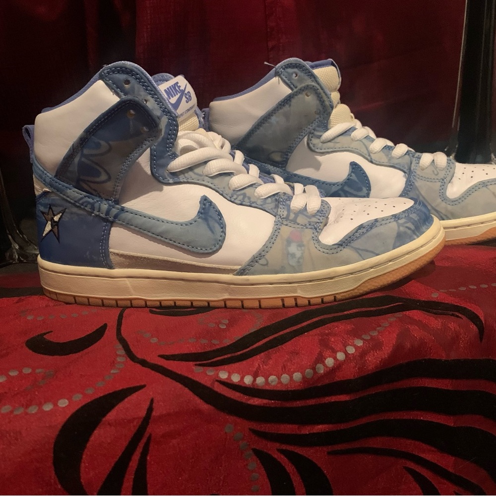 Nike SB Dunk High Carpet
Company PRM QS CV1677-100